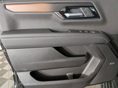 New 2026 GMC Yukon Denali w/ Denali Reserve Package image 15