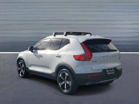 Used 2019 Volvo XC40 T5 Inscription image 4