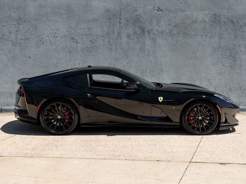 Used 2018 Ferrari 812 Superfast RWD image 6