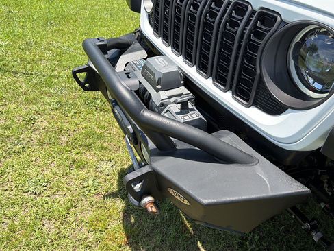 Used 2024 Jeep Gladiator Rubicon w/ Convenience Group AWD/4WD image 36