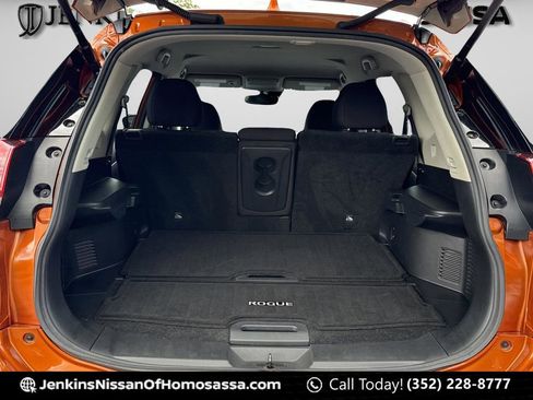 Certified 2019 Nissan Rogue SV w/ Premium Package image 21