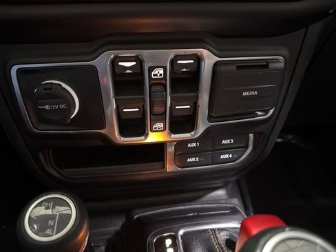 Used 2021 Jeep Gladiator Overland image 16