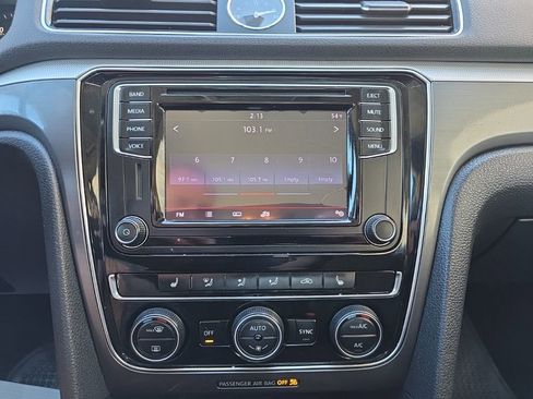 Used 2017 Volkswagen Passat 1.8T R-Line image 18