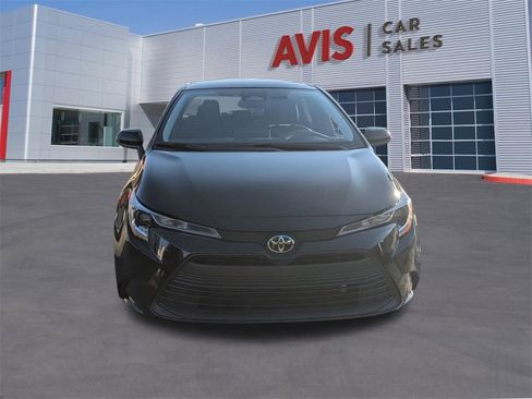 Used 2025 Toyota Corolla LE image 2