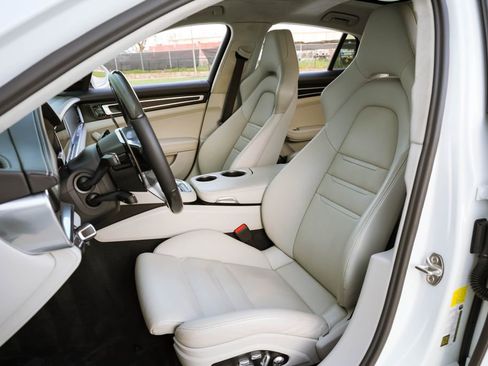 Used 2019 Porsche Panamera GTS w/ Premium Package Plus image 18