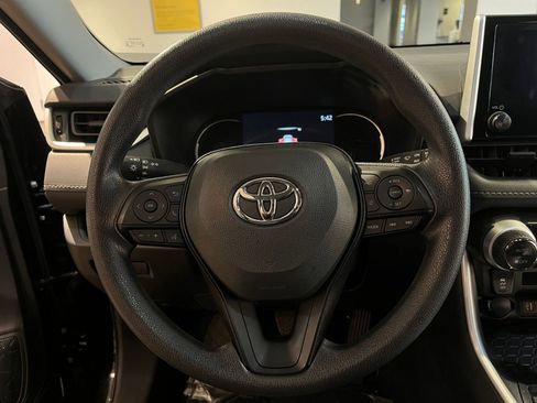 Used 2025 Toyota RAV4 LE image 28
