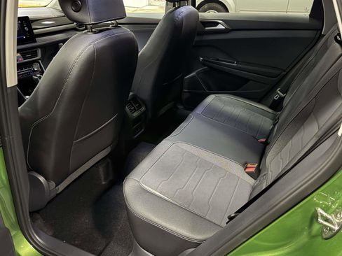 New 2026 Volkswagen Taos SE image 15