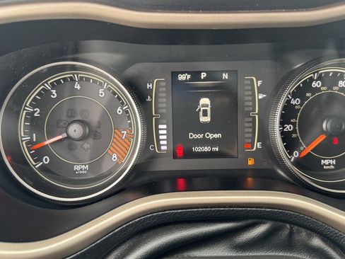 Used 2015 Jeep Cherokee Latitude w/ Cold Weather Group AWD/4WD image 18
