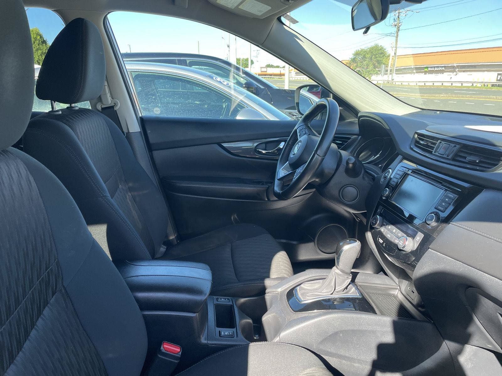 Used 2018 Nissan Rogue SV AWD/4WD image 6