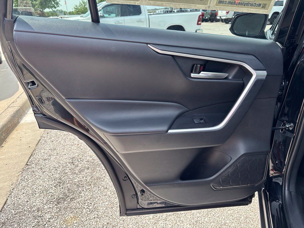 Used 2025 Toyota RAV4 XLE FWD image 16
