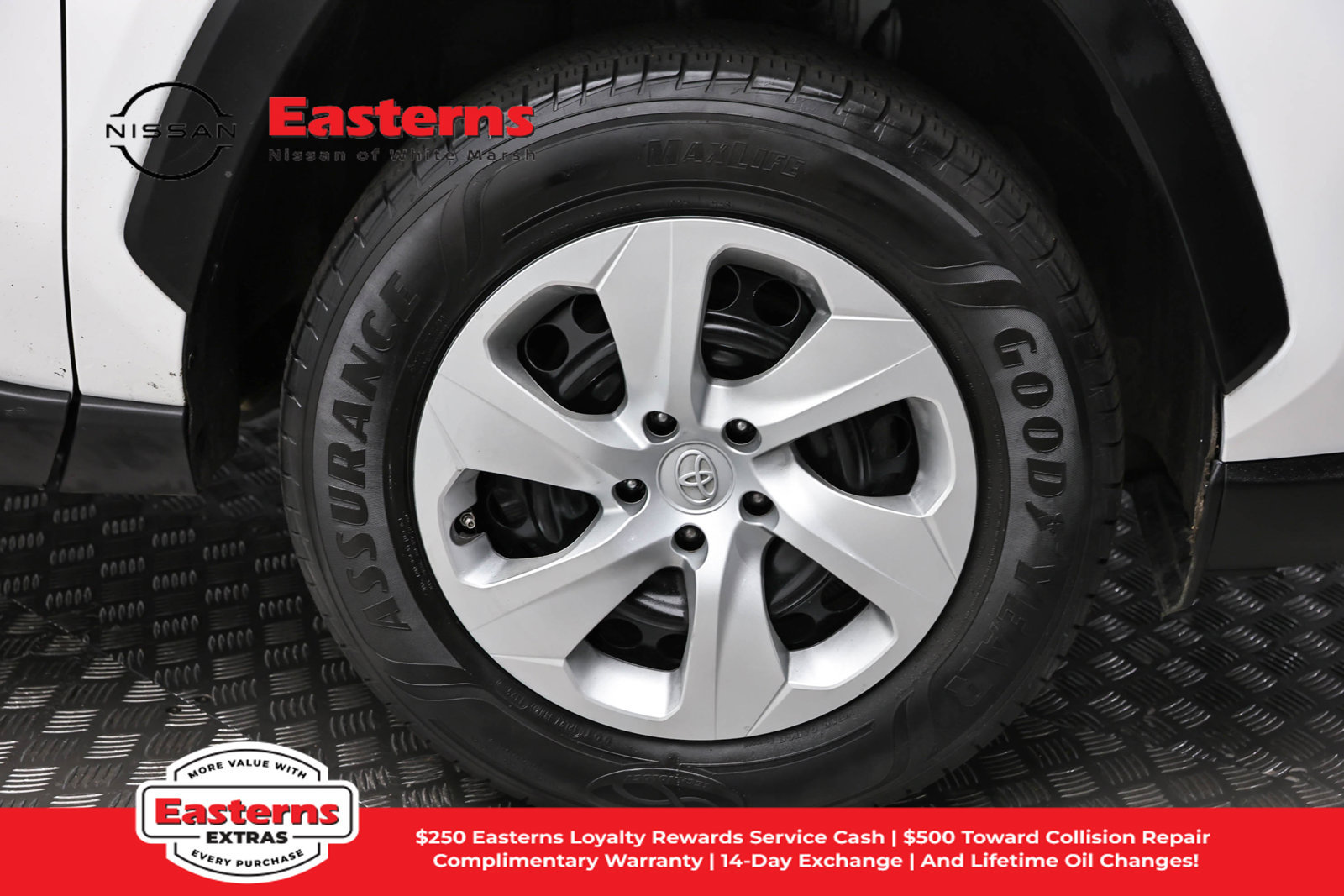 Used 2023 Toyota RAV4 LE AWD/4WD image 31