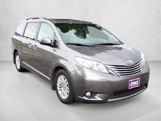 Used 2017 Toyota Sienna XLE Premium w/ Protection Package FWD image 6