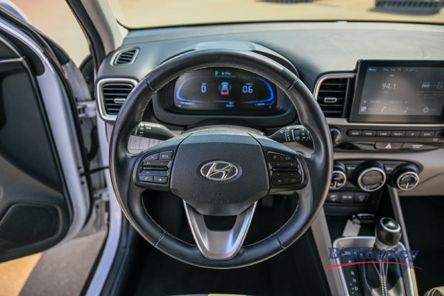 Certified 2025 Hyundai Venue SEL FWD image 12