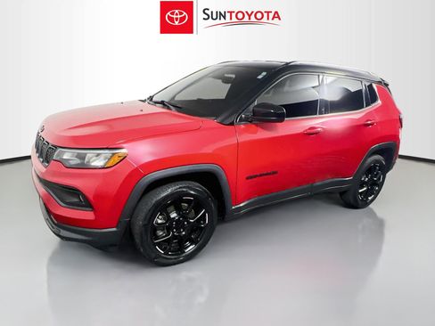 Used 2024 Jeep Compass Latitude w/ Convenience Group AWD/4WD image 9