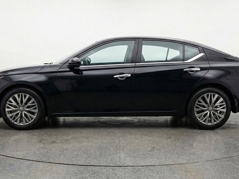 Used 2025 Nissan Altima 2.5 SV FWD image 5