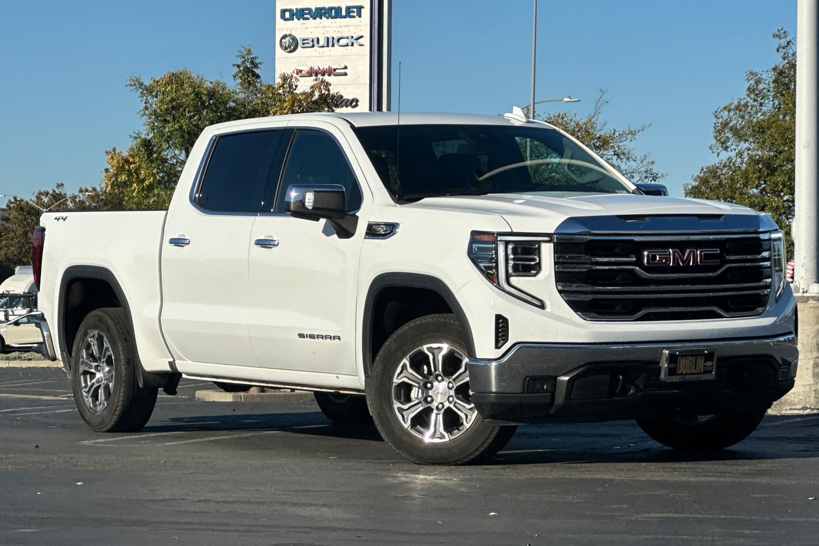 Used 2026 GMC Sierra 1500 SLT AWD/4WD image 2