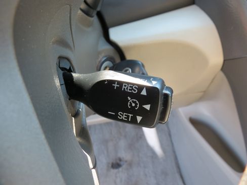 Used 2010 Toyota Camry SE image 16