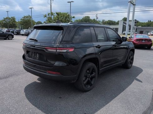 Used 2023 Jeep Grand Cherokee Altitude AWD/4WD image 14