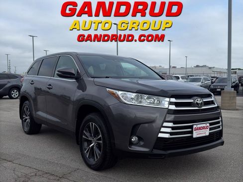 Used 2019 Toyota Highlander Plus AWD/4WD image 1
