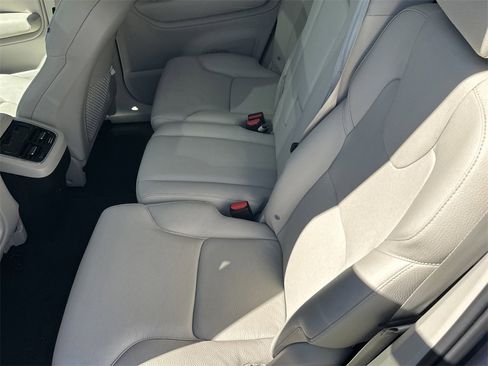 Used 2021 Volvo XC90 T5 Momentum w/ Protection Package Premier image 10