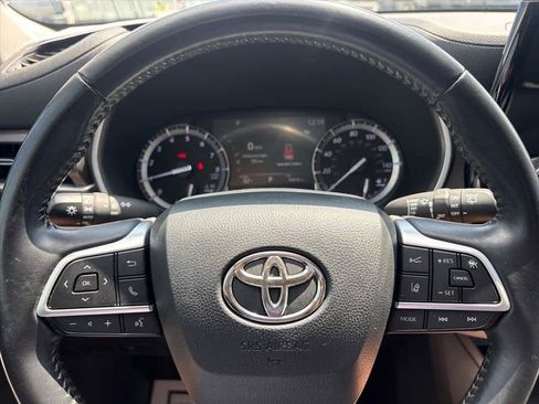 Used 2022 Toyota Highlander XLE AWD/4WD image 15