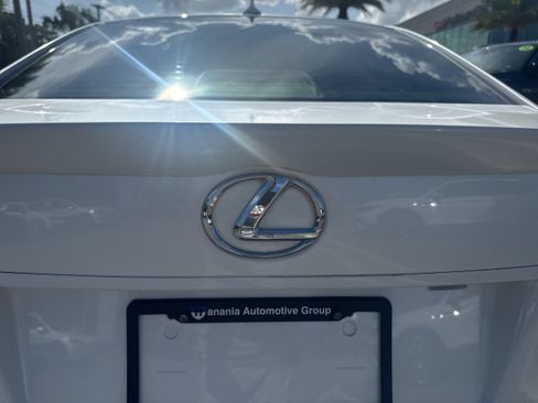 Used 2010 Lexus IS 250 w/ Preferred Accessory Package RWD image 10