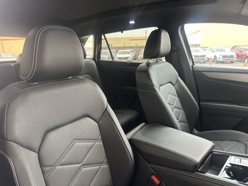 Used 2024 Volkswagen Atlas Cross Sport SE w/ Panoramic Sunroof Package AWD/4WD image 39