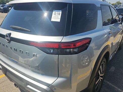 Used 2024 Nissan Pathfinder Platinum AWD/4WD image 2