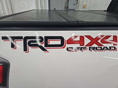 Used 2022 Toyota Tacoma TRD Off-Road image 24