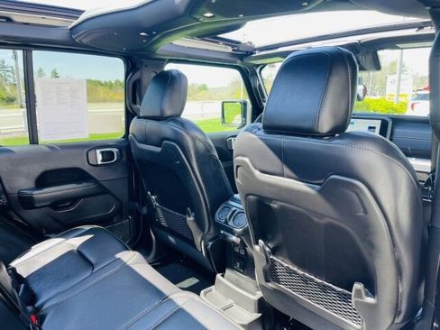 Used 2024 Jeep Wrangler Unlimited Sahara w/ Technology Group AWD/4WD image 15