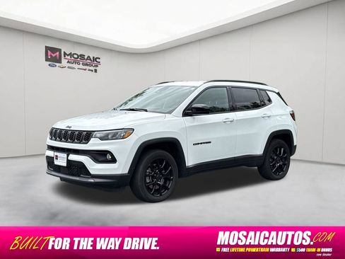 Used 2025 Jeep Compass Latitude w/ Convenience Group AWD/4WD image 3