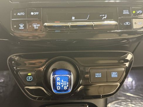 Used 2020 Toyota Prius XLE image 22