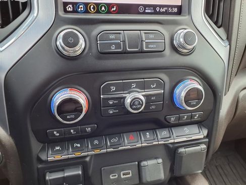 Used 2020 GMC Sierra 1500 SLT w/ SLT Premium Plus Package AWD/4WD image 9
