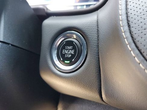 Used 2023 Chevrolet Suburban Premier image 32