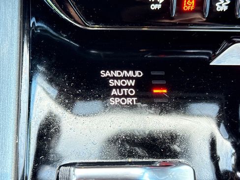 Used 2024 Jeep Wagoneer Series II image 13