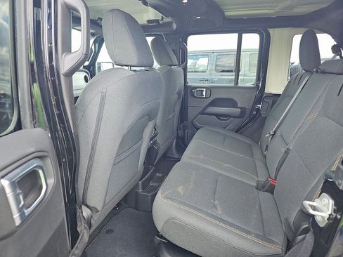 Used 2025 Jeep Wrangler Unlimited Sahara image 5