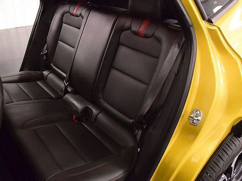 Used 2024 Chevrolet Trax RS w/ Sunroof Package FWD image 31