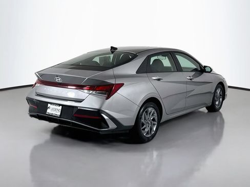 Used 2024 Hyundai Elantra SEL FWD image 5