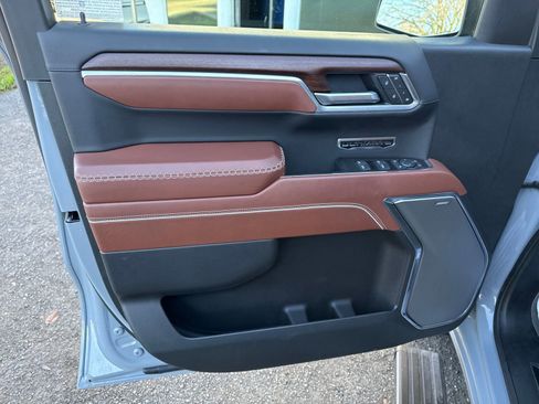 Used 2025 GMC Sierra 1500 Denali Ultimate image 10