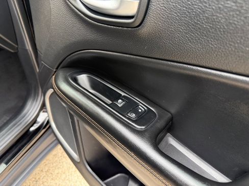 Used 2018 Jeep Compass Limited w/ Navigation Group image 25