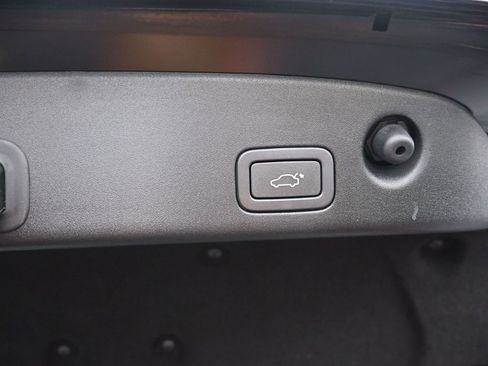 Used 2011 Jaguar XJ L image 37