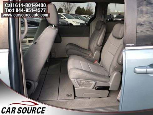 Used 2009 Chrysler Town & Country LX image 20