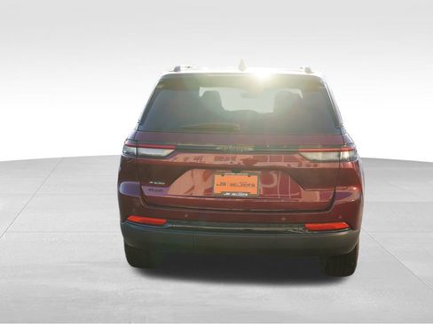 Certified 2025 Jeep Grand Cherokee Altitude image 6