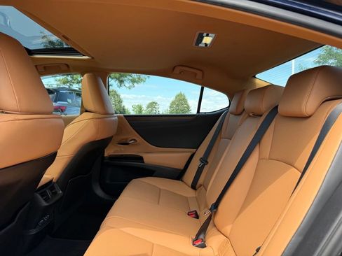 Used 2024 Lexus ES 350 w/ Premium Package FWD image 15