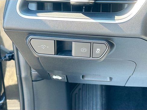 New 2025 Kia K4 LXS image 10