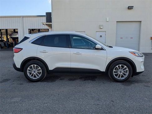Used 2021 Ford Escape SE image 2
