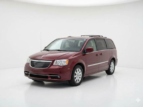 Used 2014 Chrysler Town & Country Touring image 1