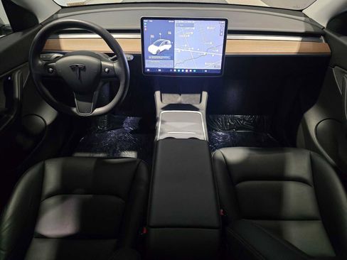 Used 2021 Tesla Model Y Long Range image 19