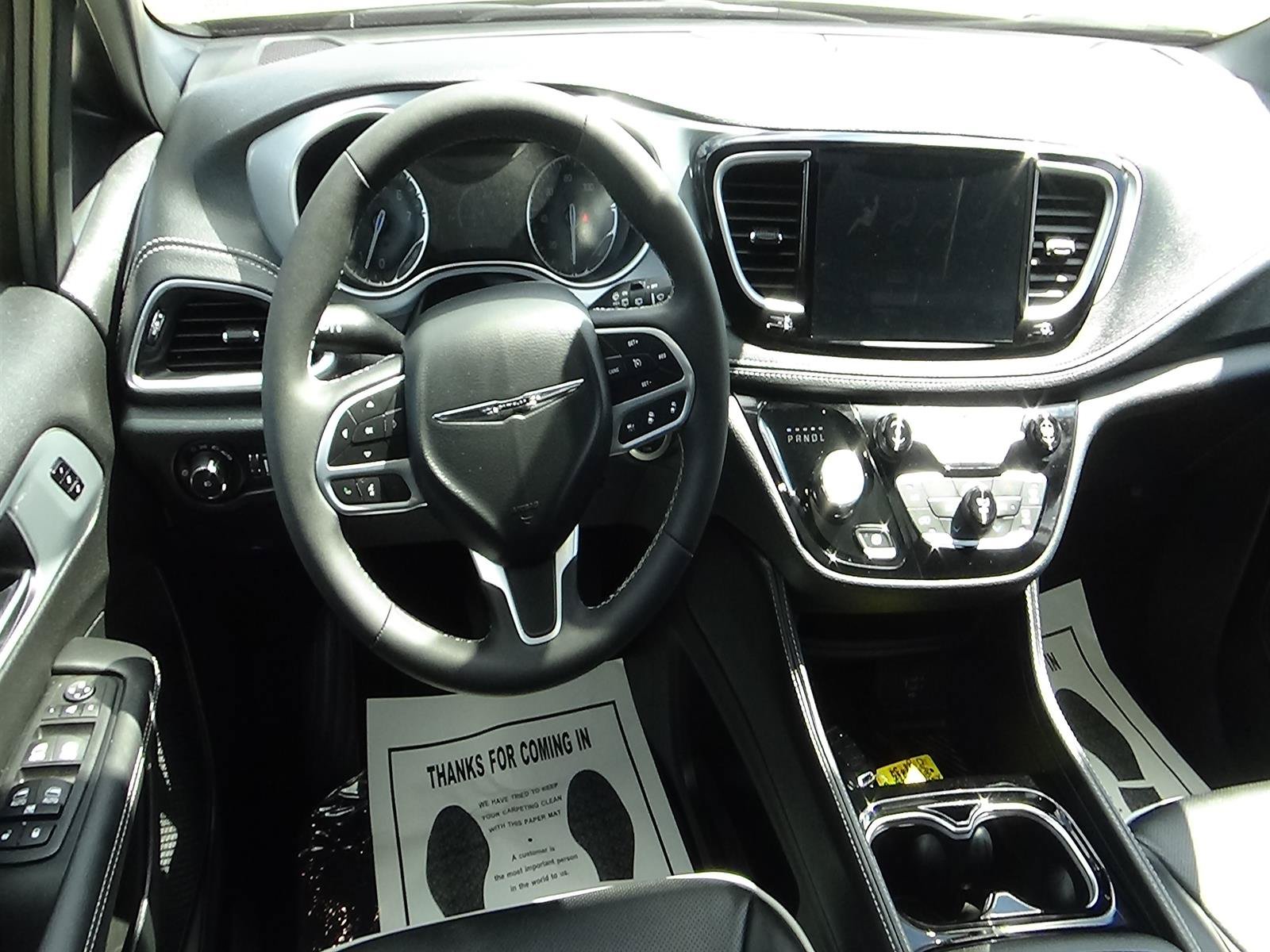 Used 2026 Chrysler Pacifica Limited FWD image 16