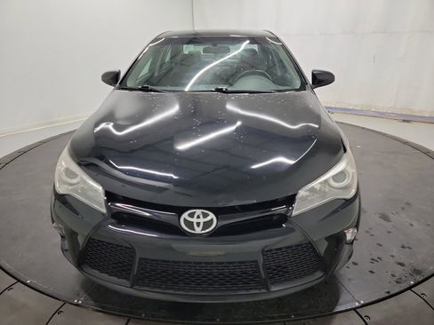 Used 2017 Toyota Camry SE image 2